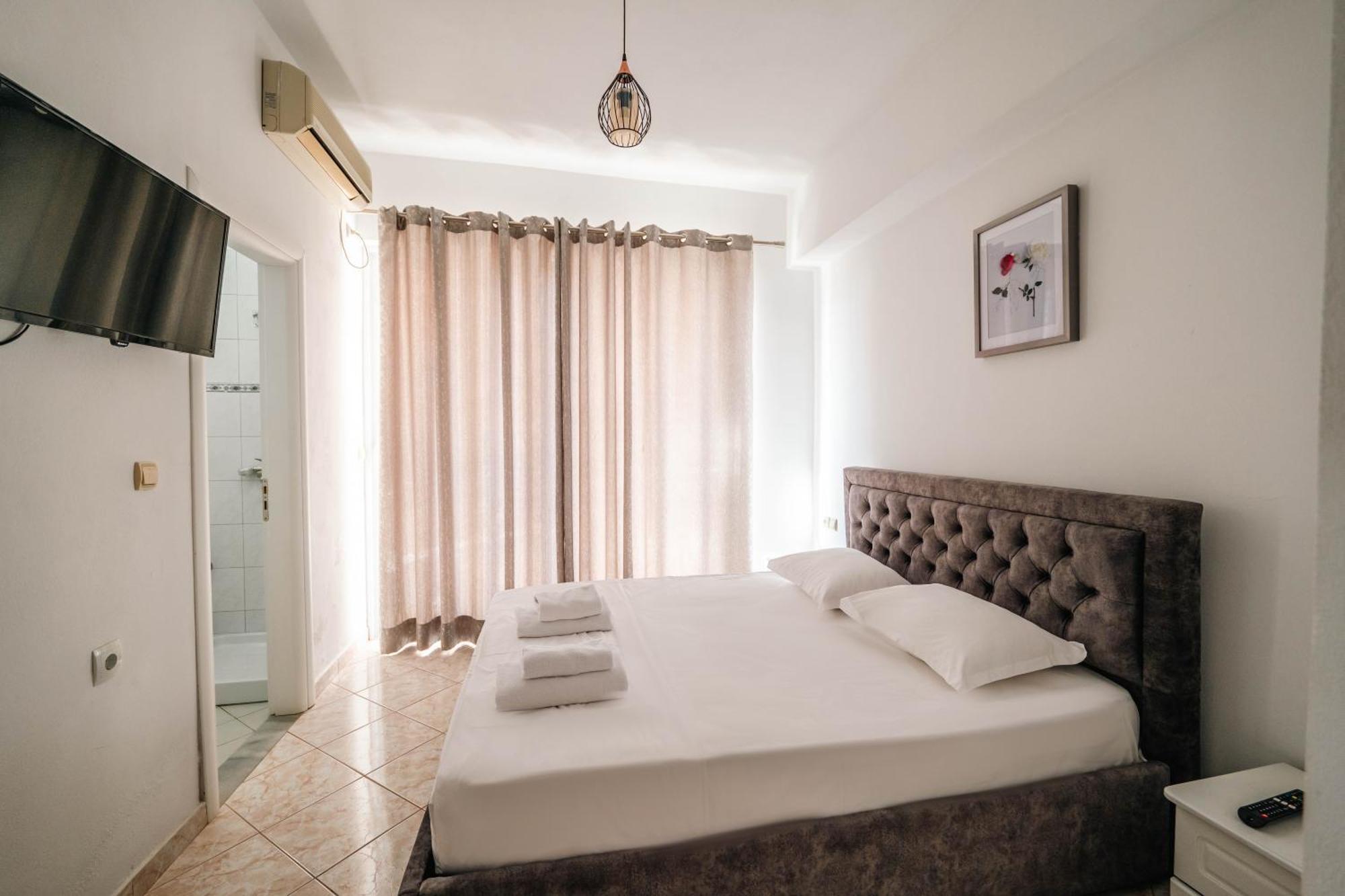 Alnes Hotel Sarande Exterior photo