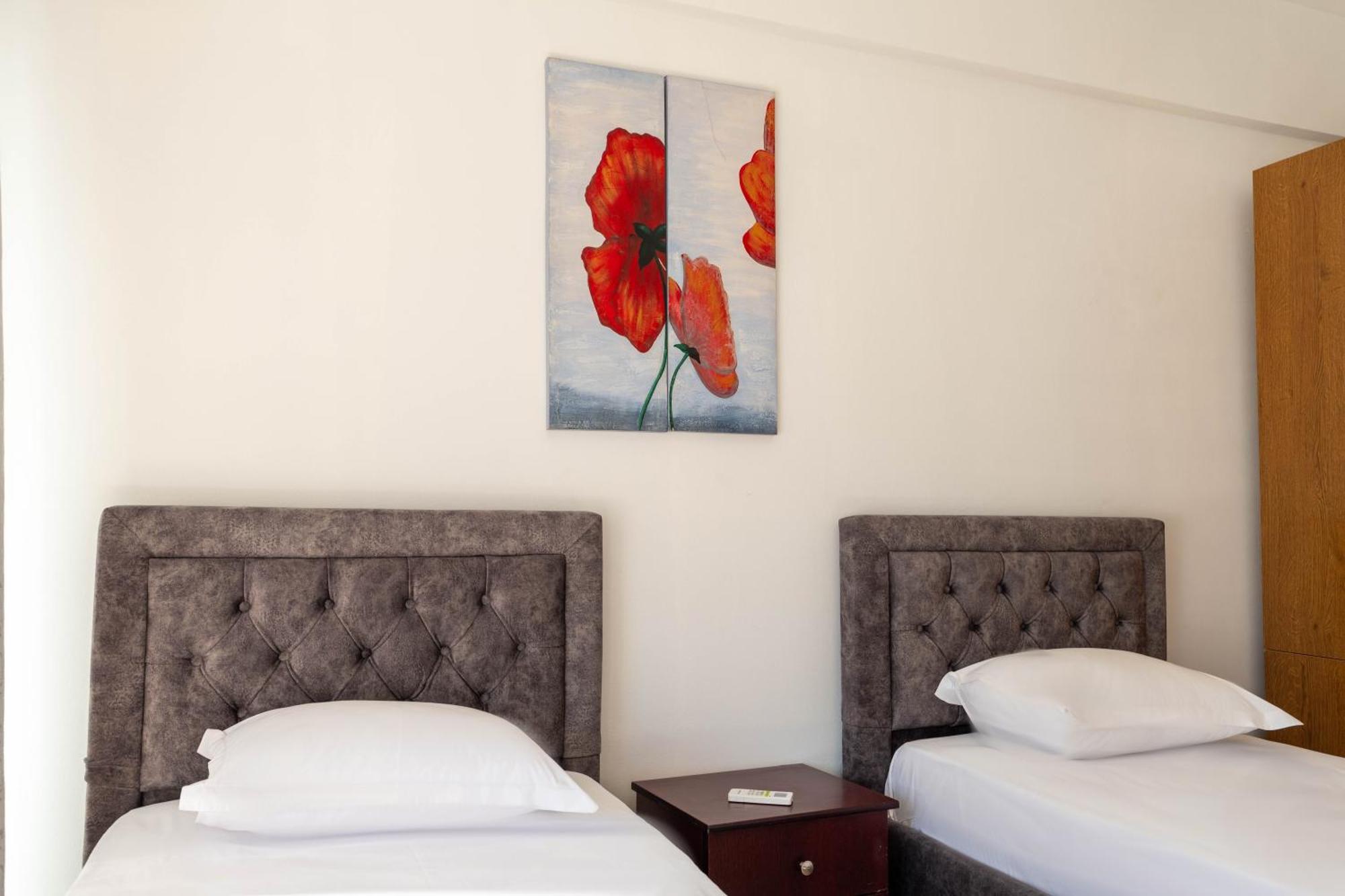 Alnes Hotel Sarande Exterior photo