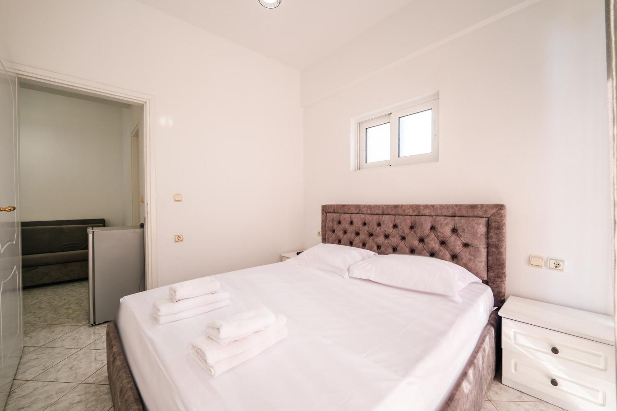 Alnes Hotel Sarande Exterior photo