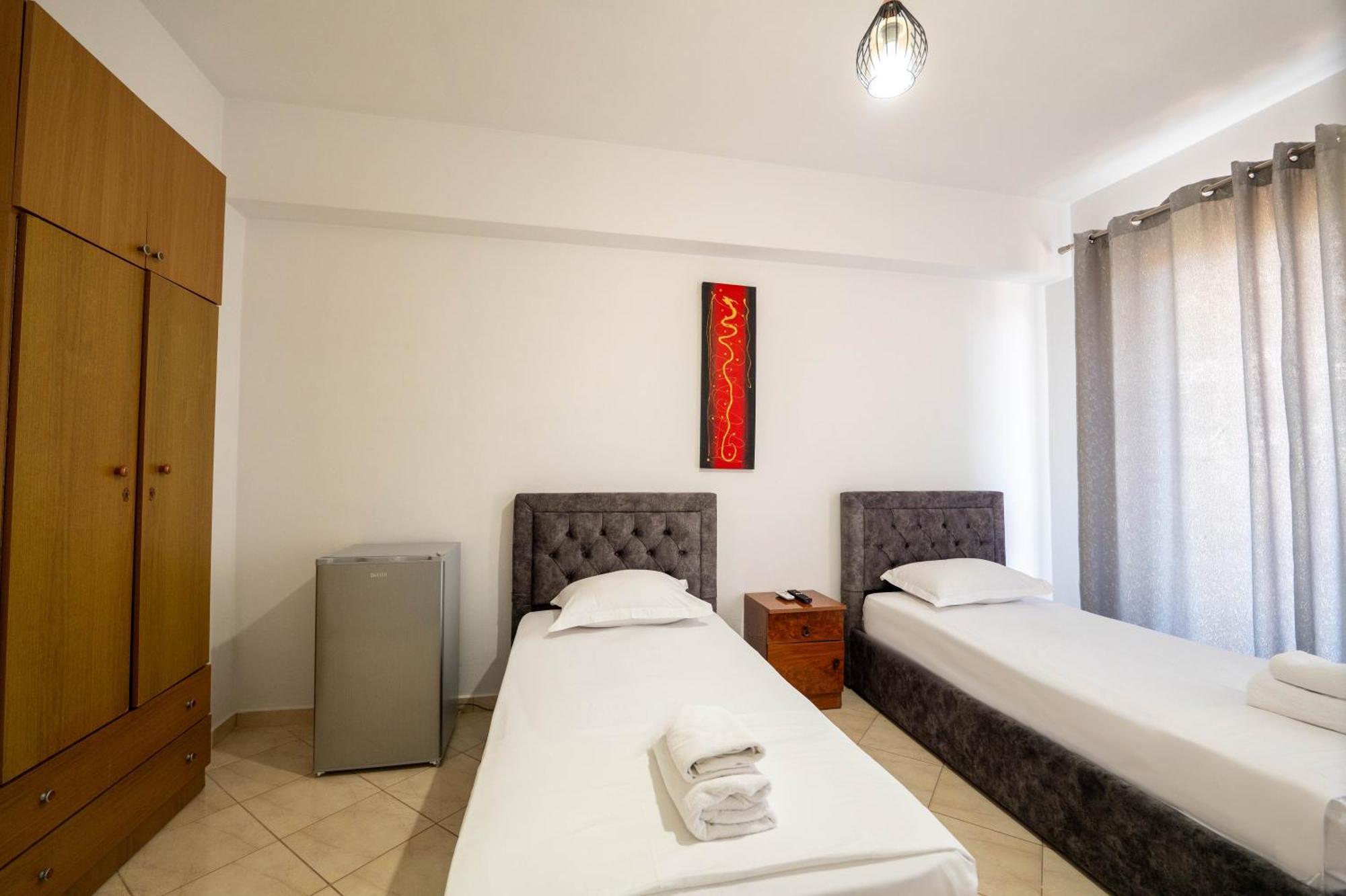 Alnes Hotel Sarande Exterior photo