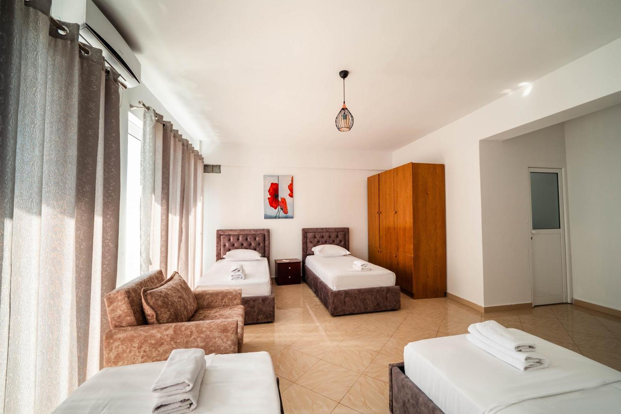 Alnes Hotel Sarande Exterior photo