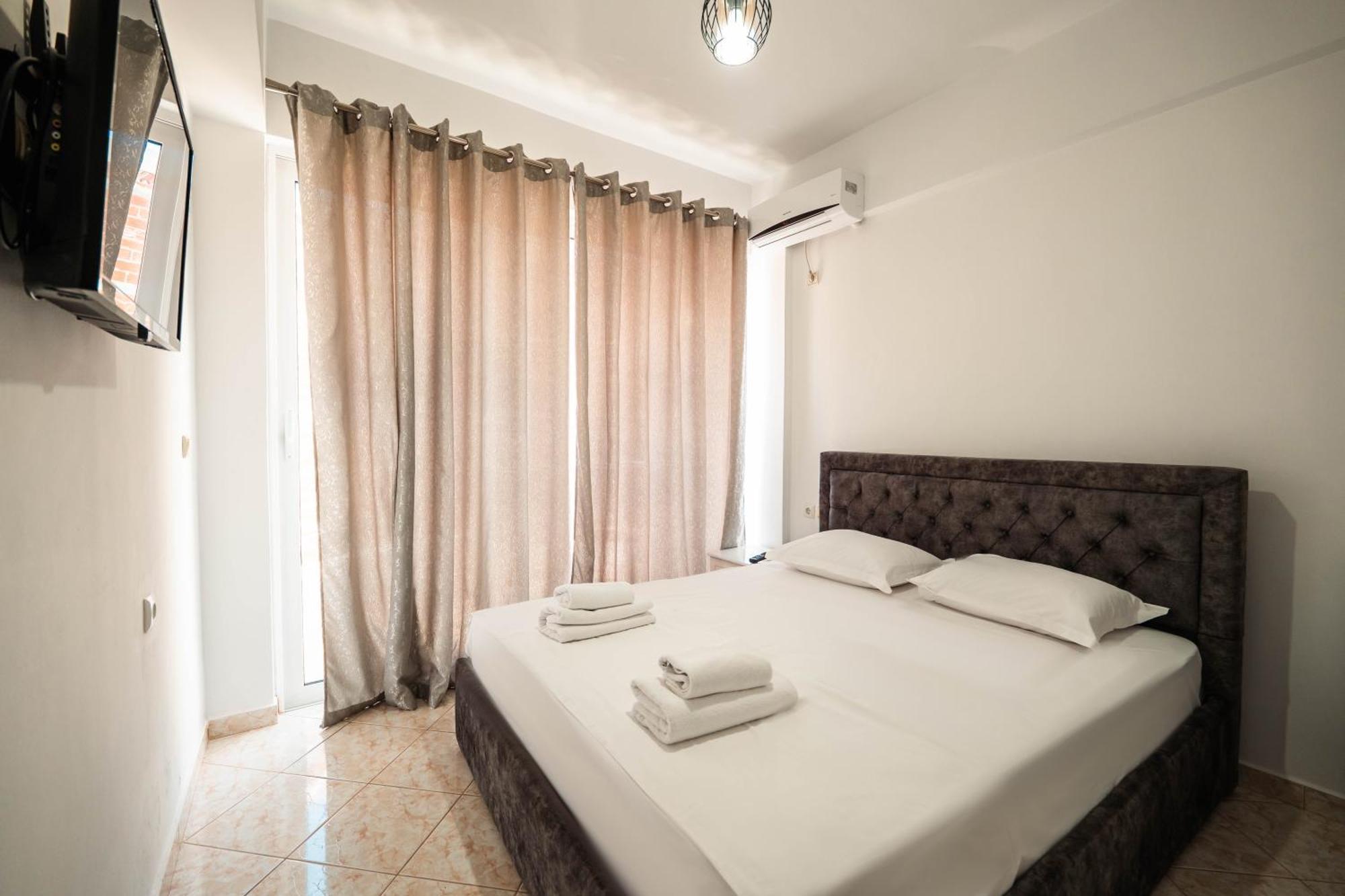 Alnes Hotel Sarande Exterior photo