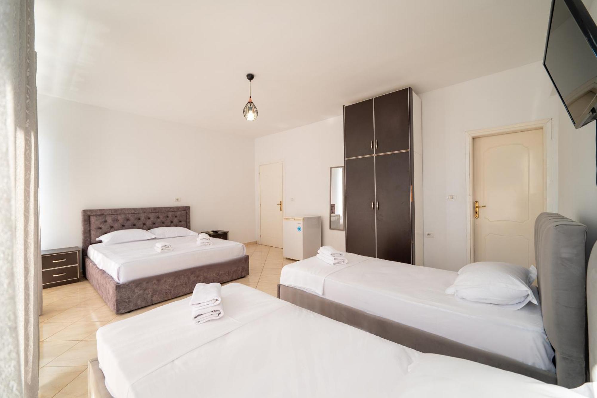 Alnes Hotel Sarande Exterior photo